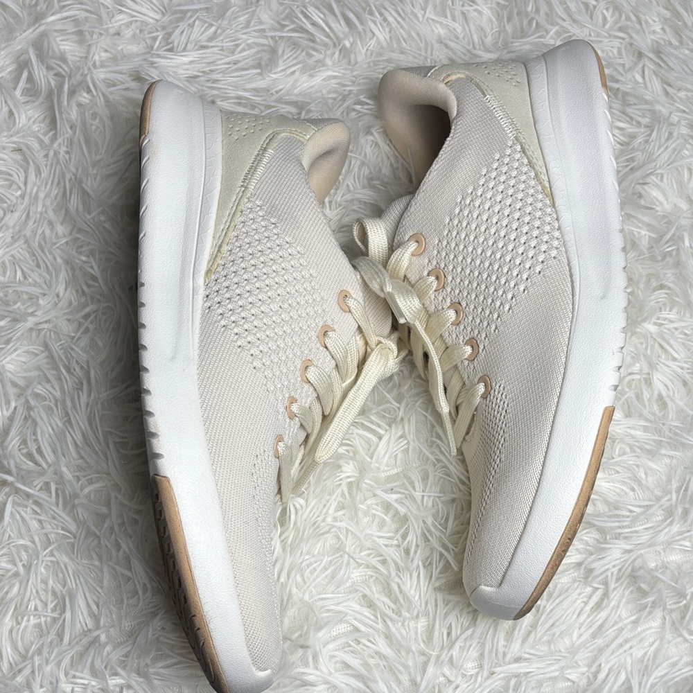 Kizik Lima White Creme Womens Wide Athletic Sneaker - Picture 5 of 10